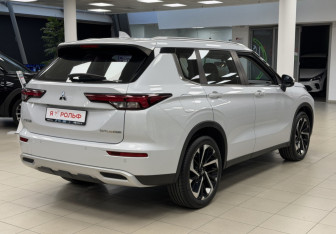 Новый Mitsubishi Outlander 2023 (3 фото)