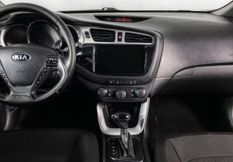 Подержанный автомобиль Kia Ceed Wagon 2013 года (11 фото)