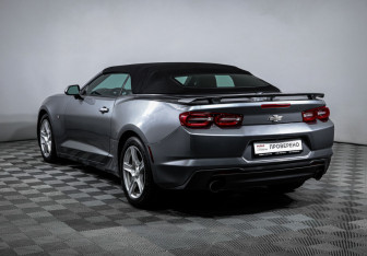 Подержанный автомобиль Chevrolet Camaro Convertible 2019 года (7 фото)