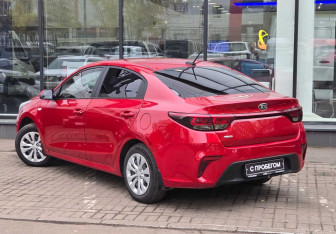 Подержанный автомобиль Kia Rio Sedan 2017 года (6 фото)