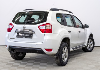 Подержанный автомобиль Nissan Terrano 2015 года (5 фото)