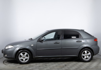 Подержанный автомобиль Chevrolet Lacetti Hatchback 2011 года (8 фото)