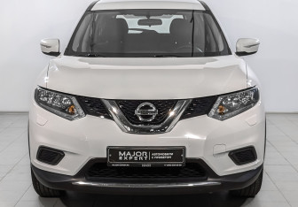 Подержанный автомобиль Nissan X-Trail 2015 года (2 фото)