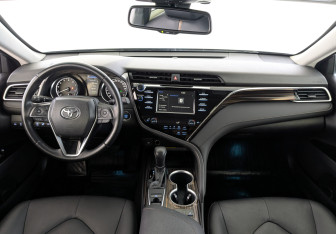 Подержанный автомобиль Toyota Camry Sedan 2019 года (14 фото)