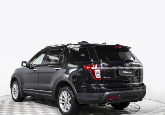 Подержанный автомобиль Ford Explorer 2012 года (7 фото)