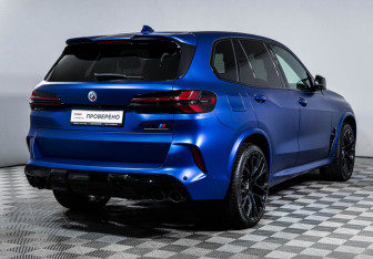 Подержанный автомобиль BMW X5 M 2022 года (5 фото)