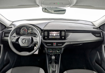 Подержанный автомобиль Skoda Rapid Liftback 2021 года (14 фото)