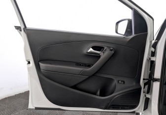 Подержанный автомобиль Volkswagen Polo Sedan 2019 года (19 фото)