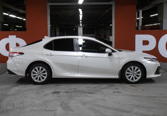 Подержанный автомобиль Toyota Camry Sedan 2021 года (4 фото)