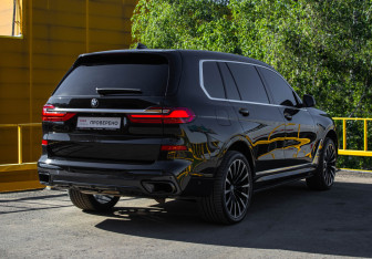 Подержанный автомобиль BMW X7 2019 года (4 фото)