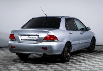 Подержанный автомобиль Mitsubishi Lancer Sedan 2007 года (5 фото)