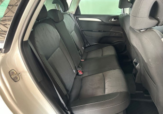 Подержанный автомобиль Citroen C4 Hatchback 2011 года (11 фото)