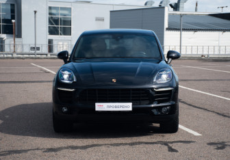 Подержанный автомобиль Porsche Macan 2017 года (2 фото)