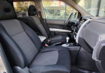Подержанный автомобиль Nissan X-Trail 2008 года (10 фото)