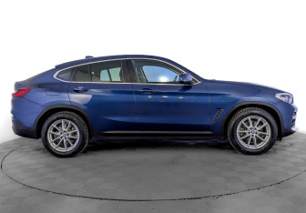 Подержанный автомобиль BMW X4 2019 года (4 фото)