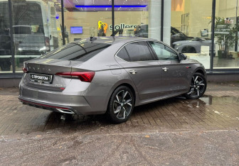 Подержанный автомобиль Skoda Octavia Liftback 2024 года (8 фото)