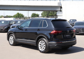 Подержанный автомобиль Volkswagen Tiguan 2021 года (7 фото)