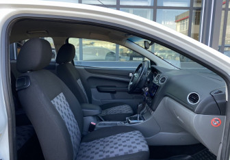 Подержанный автомобиль Ford Focus Hatchback 2008 года (17 фото)