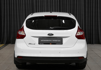 Подержанный автомобиль Ford Focus Hatchback 2012 года (5 фото)