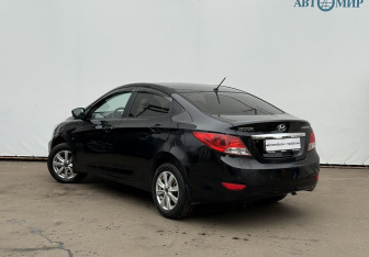 Подержанный автомобиль Hyundai Solaris Sedan 2013 года (7 фото)