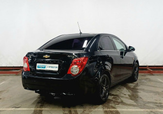 Подержанный автомобиль Chevrolet Aveo Sedan 2014 года (5 фото)