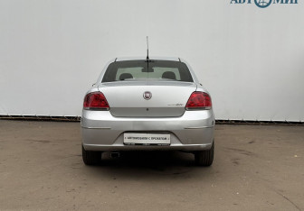Подержанный автомобиль Fiat Linea 2011 года (6 фото)