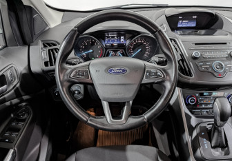 Подержанный автомобиль Ford Kuga 2017 года (21 фото)