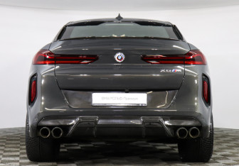 Подержанный автомобиль BMW X6 M 2022 года (5 фото)