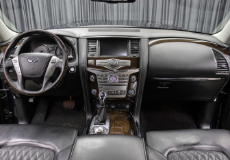 Подержанный автомобиль Infiniti QX80 2018 года (15 фото)