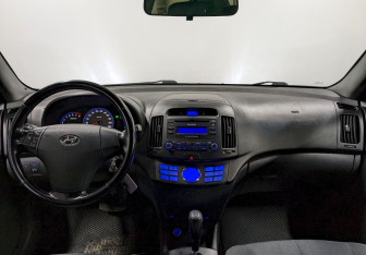 Подержанный автомобиль Hyundai Elantra Sedan 2007 года (22 фото)