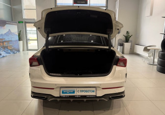 Подержанный автомобиль Kia K5 2021 года (9 фото)