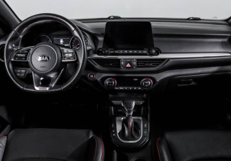 Подержанный автомобиль Kia K3 Hatchback 2021 года (12 фото)