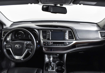 Подержанный автомобиль Toyota Highlander 2014 года (9 фото)