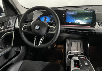 Подержанный автомобиль BMW X1 2025 года (15 фото)