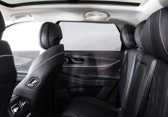 Подержанный автомобиль Jaecoo J8 2024 года (12 фото)