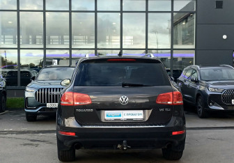 Подержанный автомобиль Volkswagen Touareg 2011 года (6 фото)