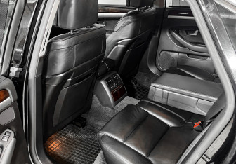 Подержанный автомобиль Audi A8 2007 года (13 фото)