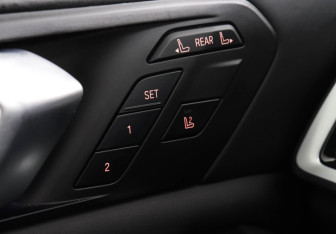 Подержанный автомобиль BMW X7 2021 года (21 фото)