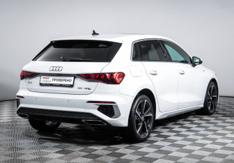 Подержанный автомобиль Audi A3 Hatchback 2021 года (5 фото)