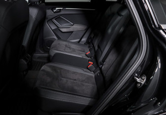Подержанный автомобиль Audi Q3 2021 года (10 фото)