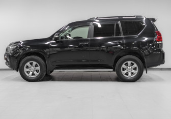 Подержанный автомобиль Toyota Land Cruiser Prado 2019 года (8 фото)