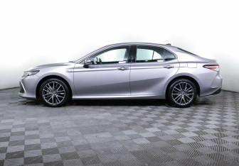 Подержанный автомобиль Toyota Camry Sedan 2022 года (3 фото)
