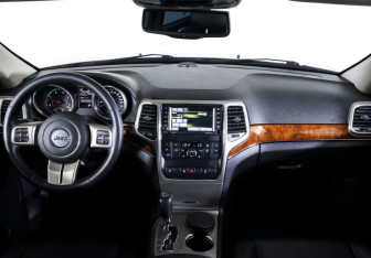 Подержанный автомобиль Jeep Grand Cherokee 2012 года (12 фото)