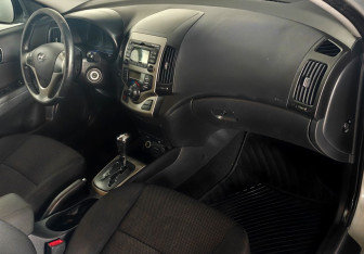 Подержанный автомобиль Hyundai i30 Hatchback 2010 года (9 фото)