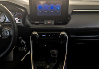 Подержанный автомобиль Toyota RAV4 2021 года (15 фото)