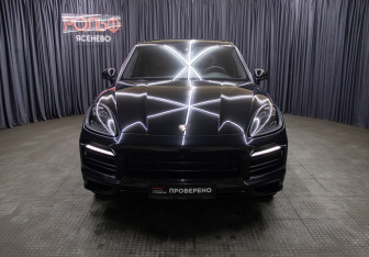 Подержанный автомобиль Porsche Cayenne 2019 года (2 фото)