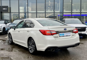 Подержанный автомобиль Subaru Legacy Sedan 2019 года (8 фото)