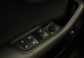 Подержанный автомобиль Audi Q8 2019 года (23 фото)