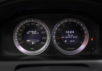 Подержанный автомобиль Volvo XC60 2010 года (13 фото)