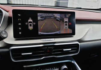 Подержанный автомобиль Geely Coolray 2022 года (17 фото)